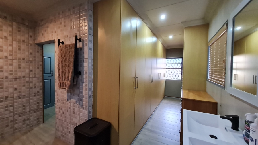 4 Bedroom Property for Sale in Dana Bay Western Cape
